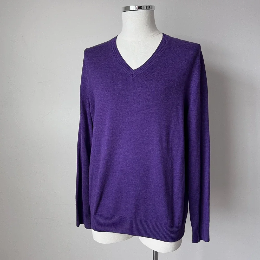 Banana Republic Men's Purple V-Neck 100% Merino‎ Wool Sweater Old Money Size L